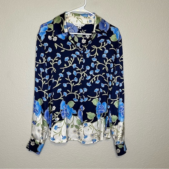 St. John Silk Floral Long Sleeve Button Down Blouse Women's Size 10 - Picture 2 of 11